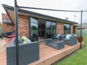 Modern Family Haven - Cromwell Holiday Home